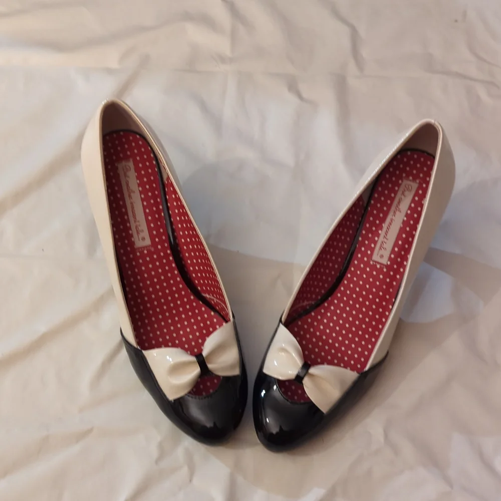 B.A.I.T. VEGAN VINTAGE STLYE PUMPS - Picture 11 of 12